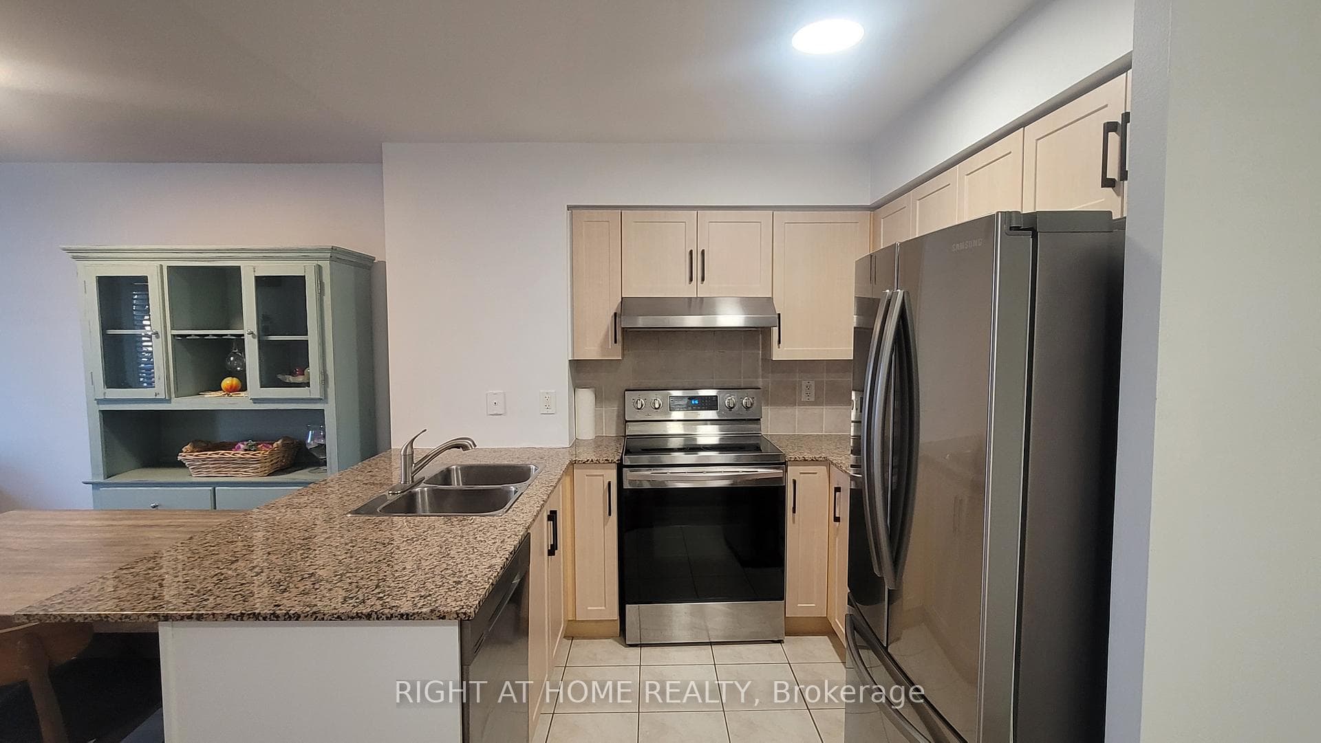 60 Disera Drive Unit 305 photo 13
