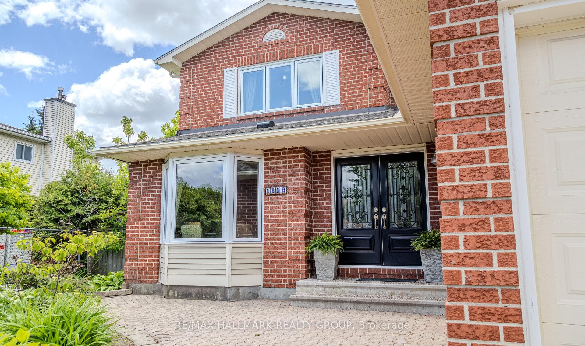 1808 Robinwood Place photo 3