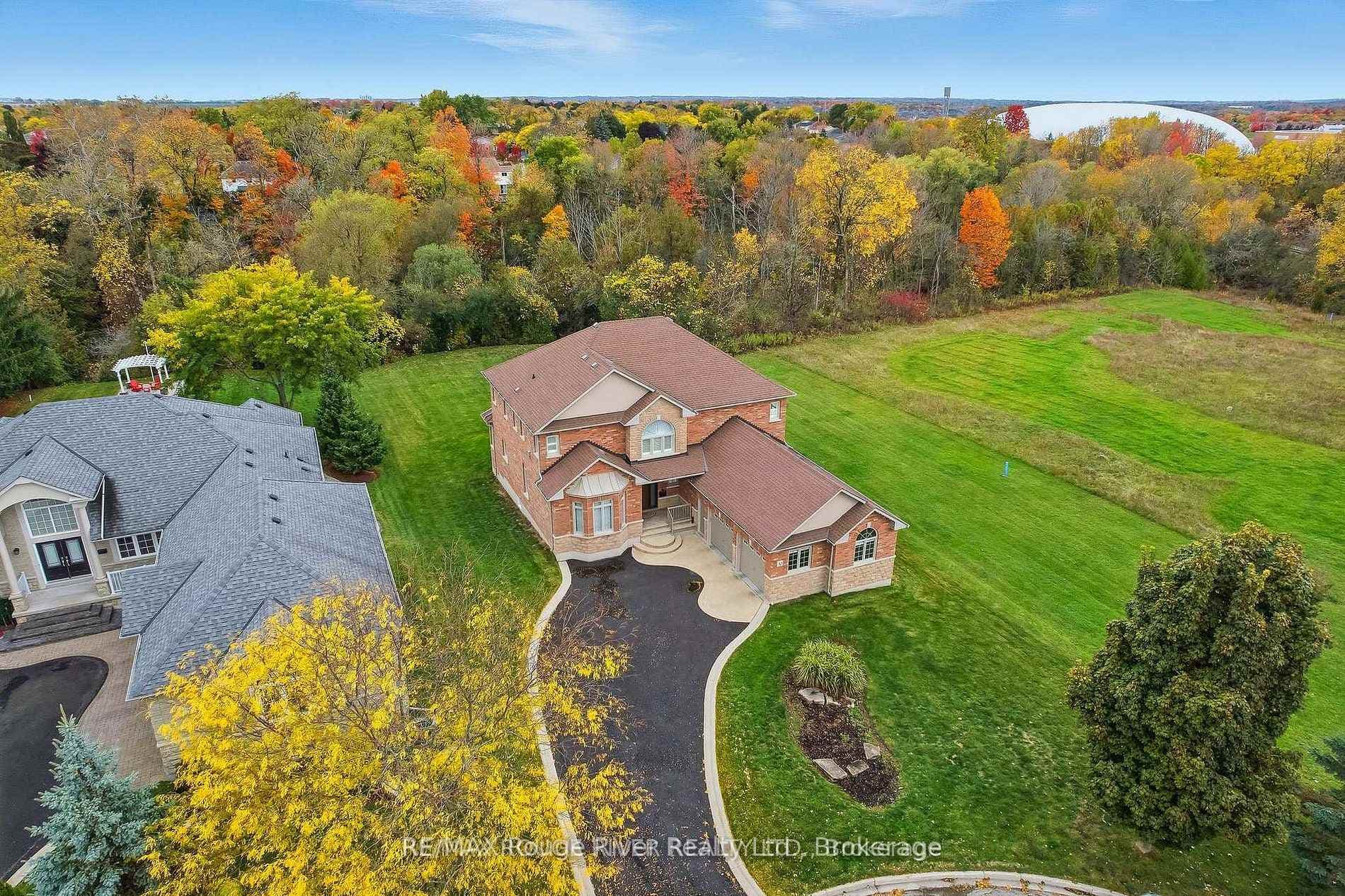 30 Hanover Court photo 2