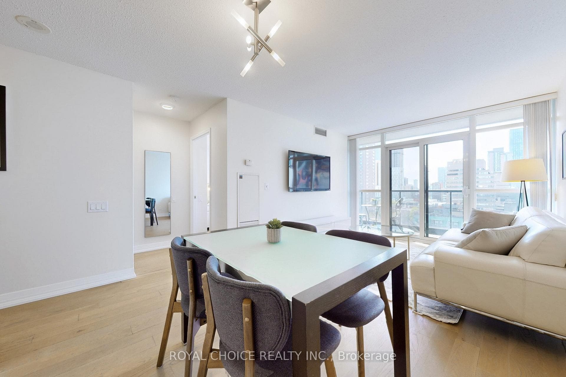 21 Carlton Street Unit 1109 photo 9