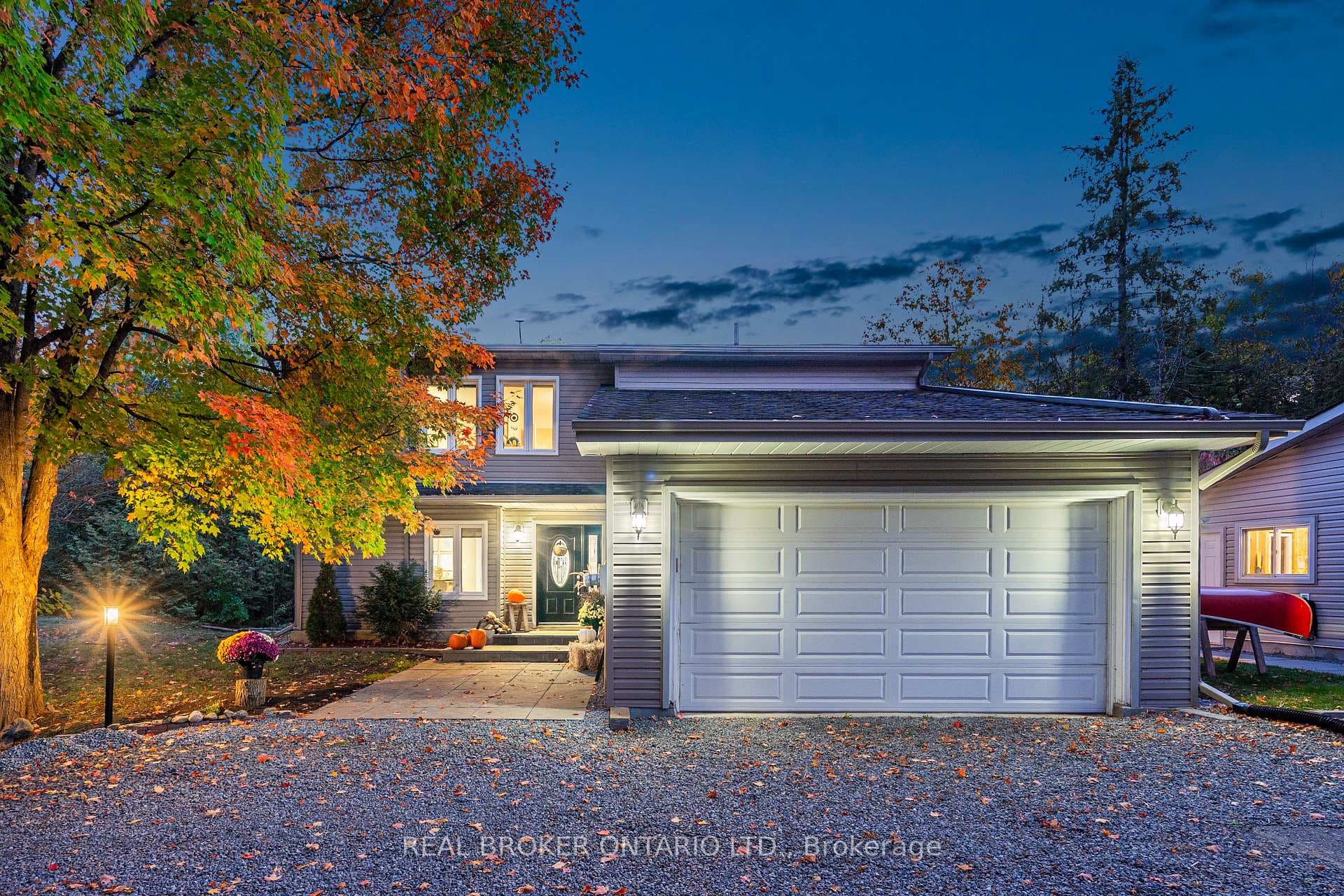 967 Upper Dwyer Hill Road photo 6