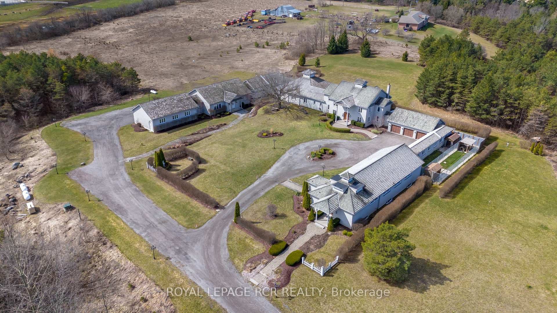 2155 19th Side Road photo 4