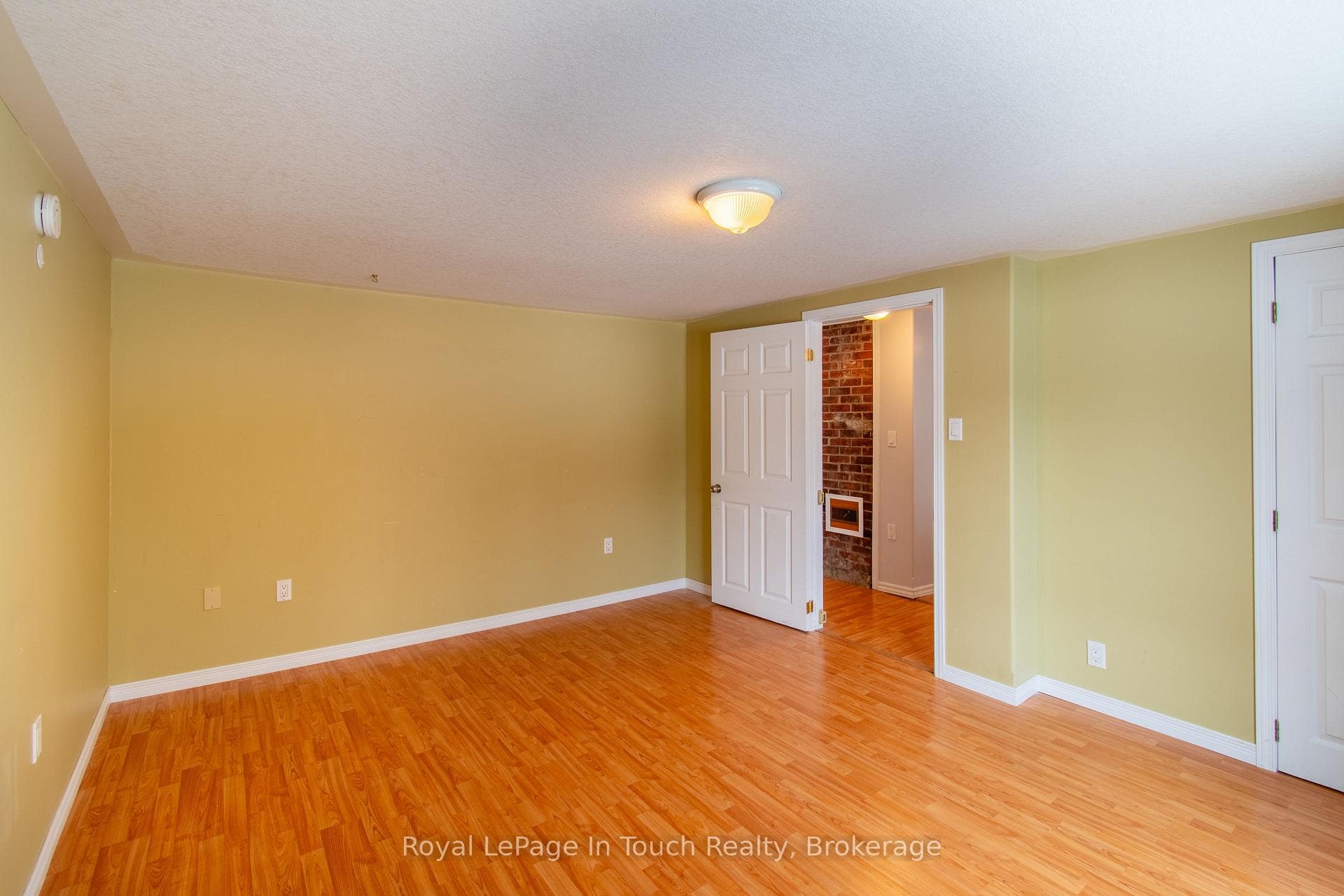 326 Lafontaine Road photo 34
