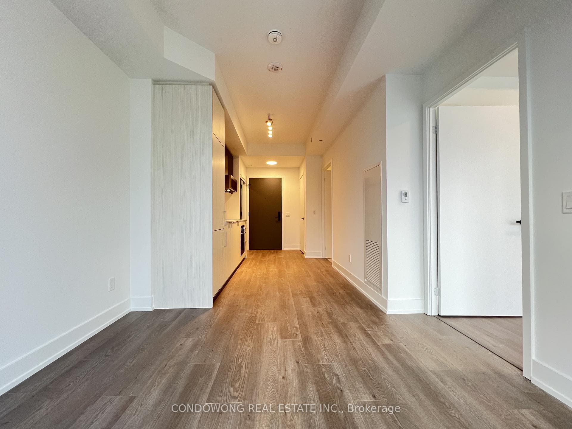 308 Jarvis Street Unit 1802 photo 3