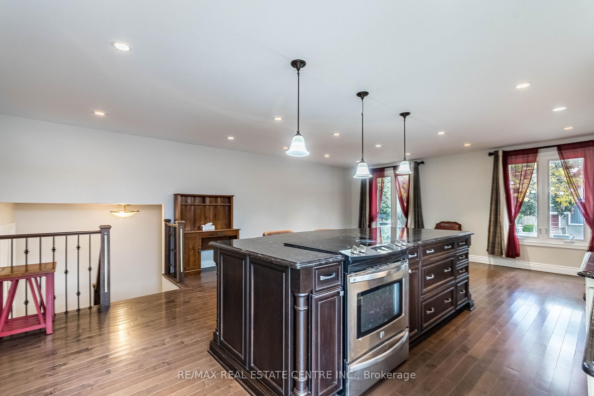 60 Beston Drive photo 8
