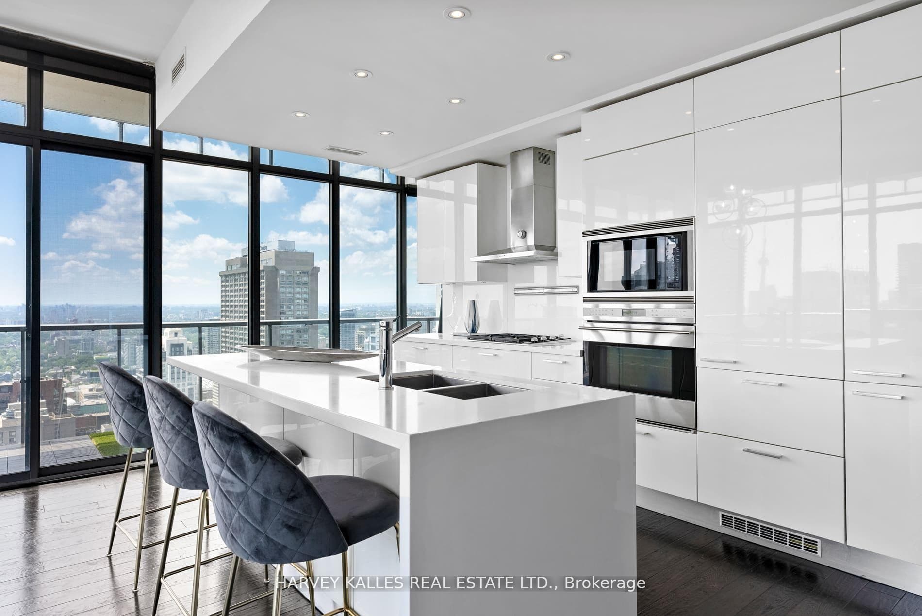 33 Charles Street Unit PH4503 photo 9
