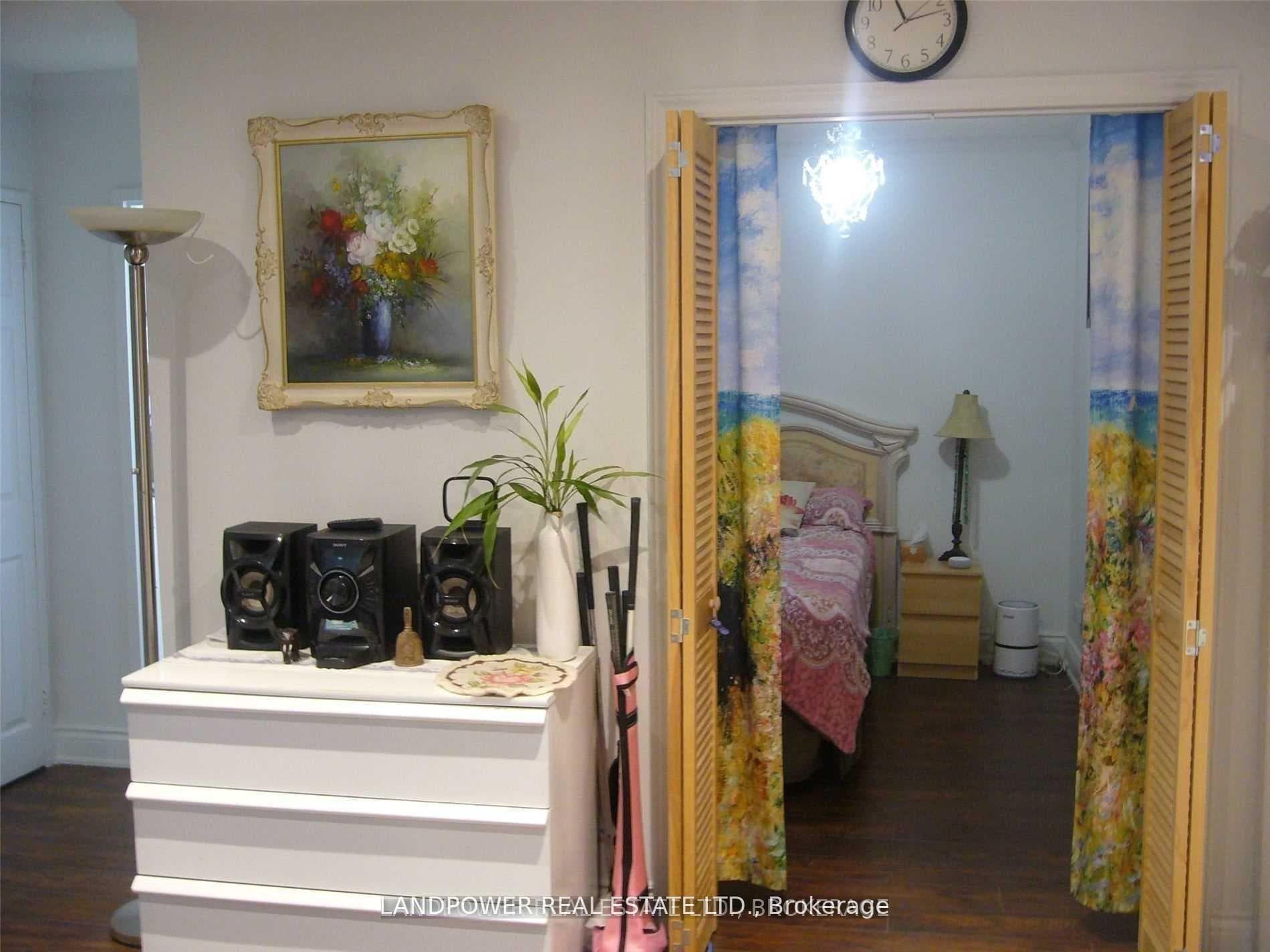 5949 Yonge Street Unit 104 photo 8