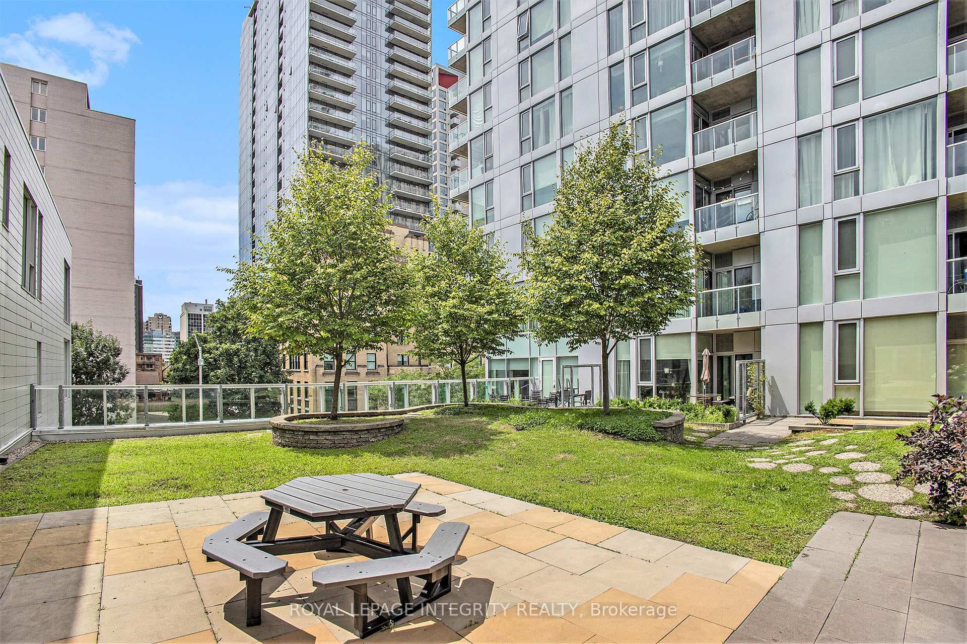 197 Lisgar Street Unit 212 photo 12