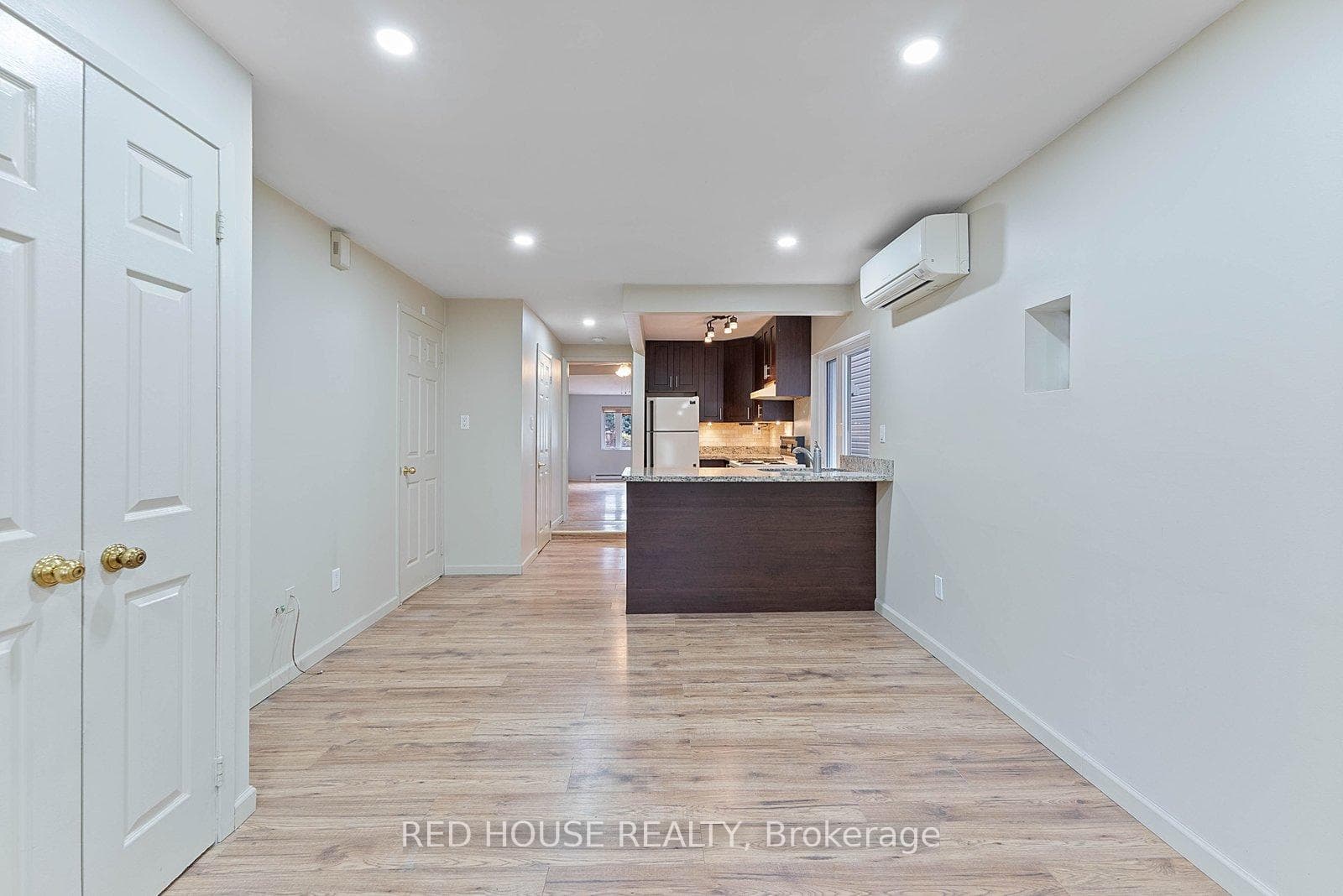 37 Connaught Avenue Unit Main photo 7