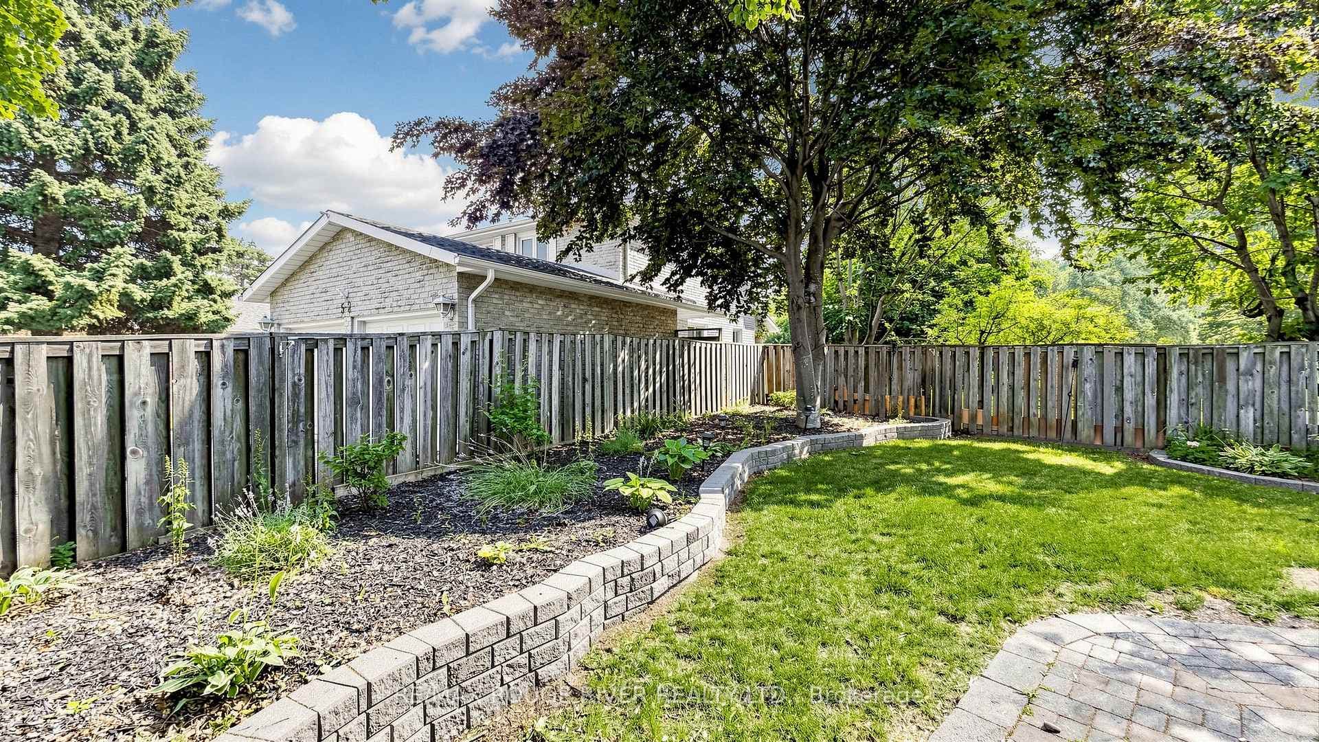 103 Ambercroft Boulevard photo 42
