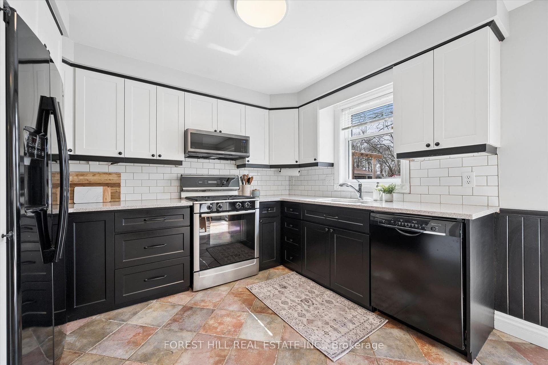 635 Lawrence Street photo 13