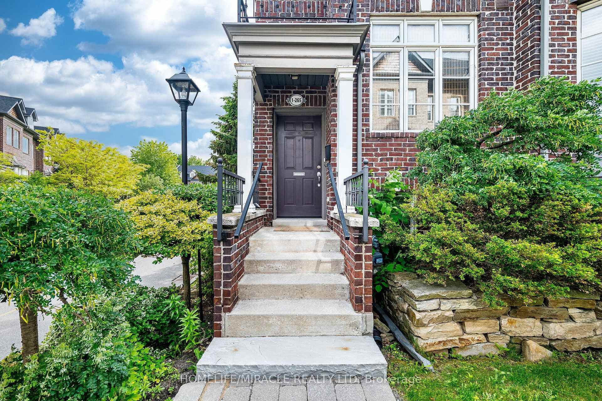 265 Van Dusen Boulevard Unit 1 photo 3