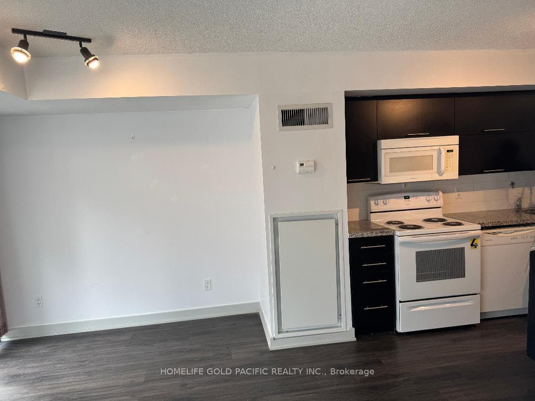 126 Simcoe Street Unit 311 photo 1