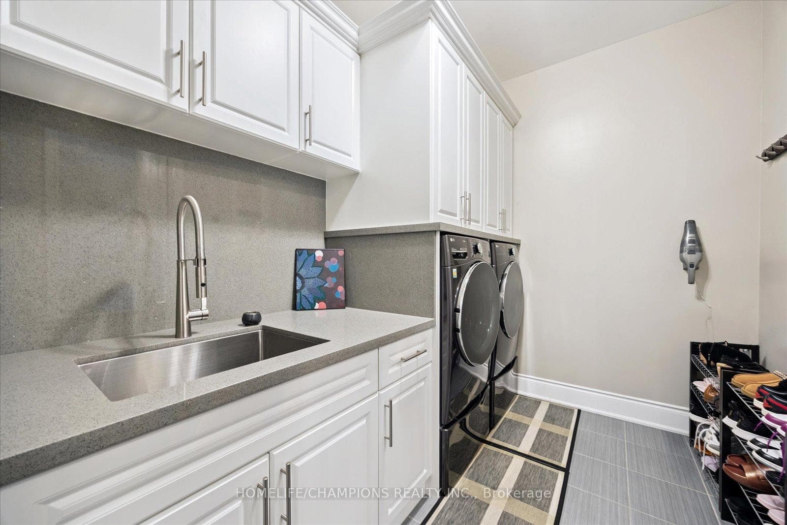 1612 Sandhurst Crescent photo 22