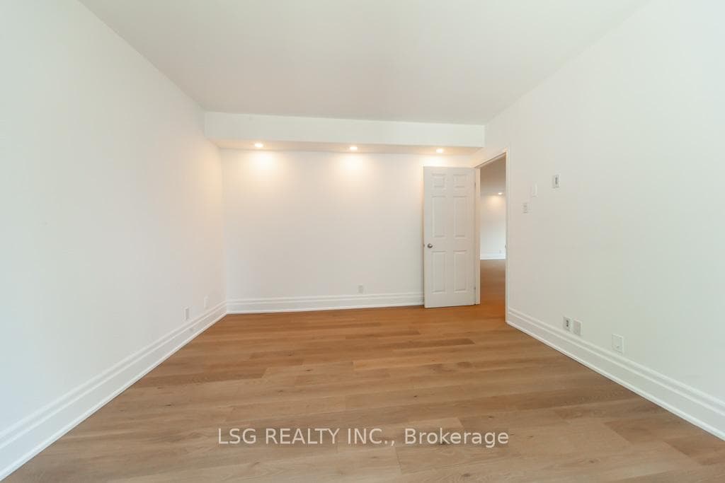99 Harbour Square Unit 812 photo 28