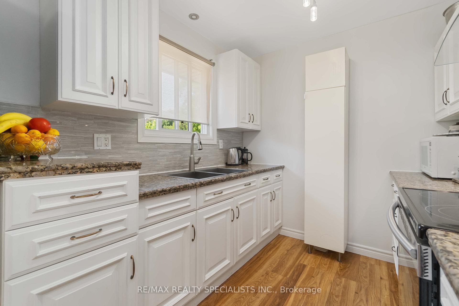 329 Gatfield Avenue photo 9