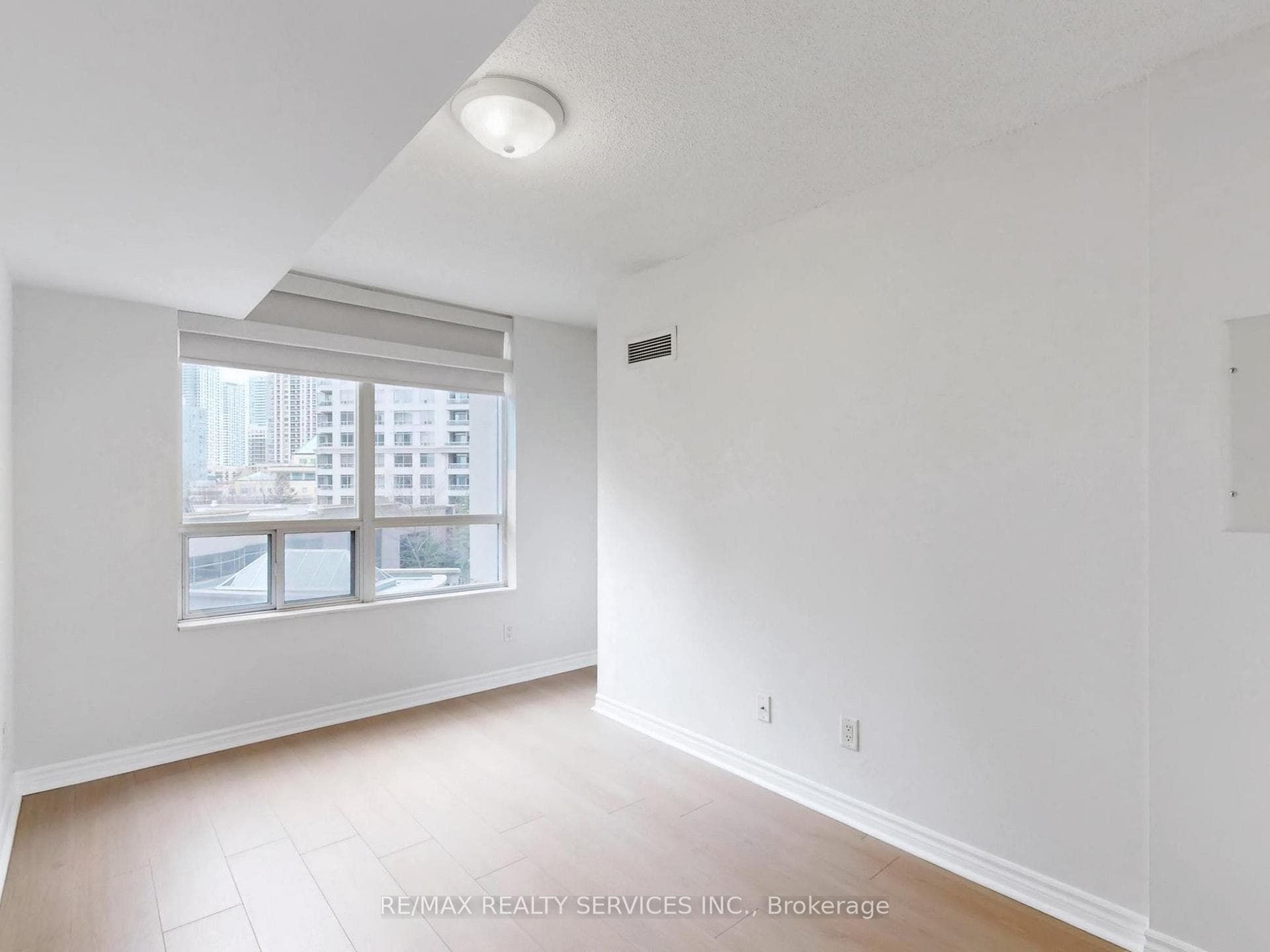 3880 Duke Of York Boulevard Unit 504 photo 26
