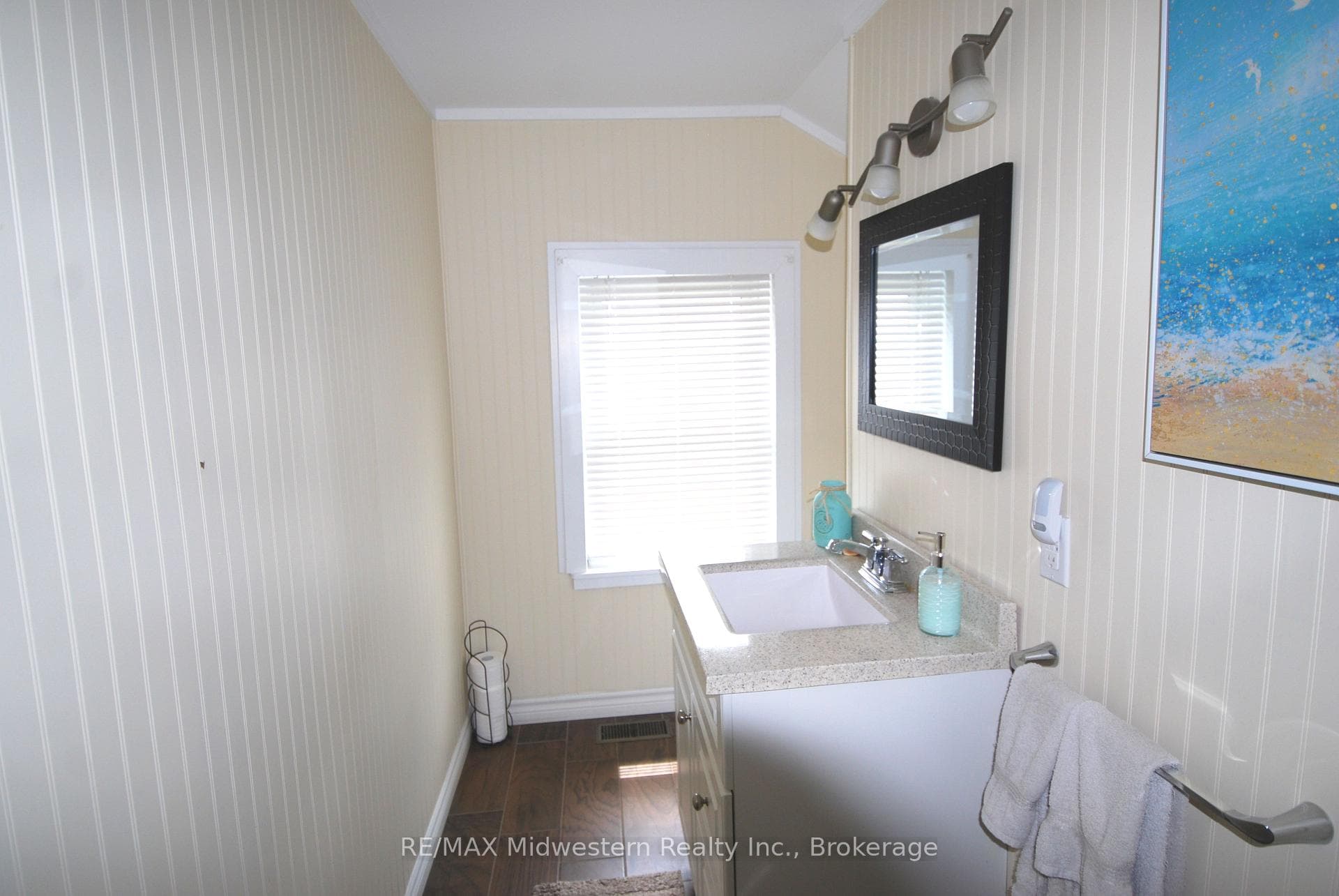 172 Elora Street photo 14