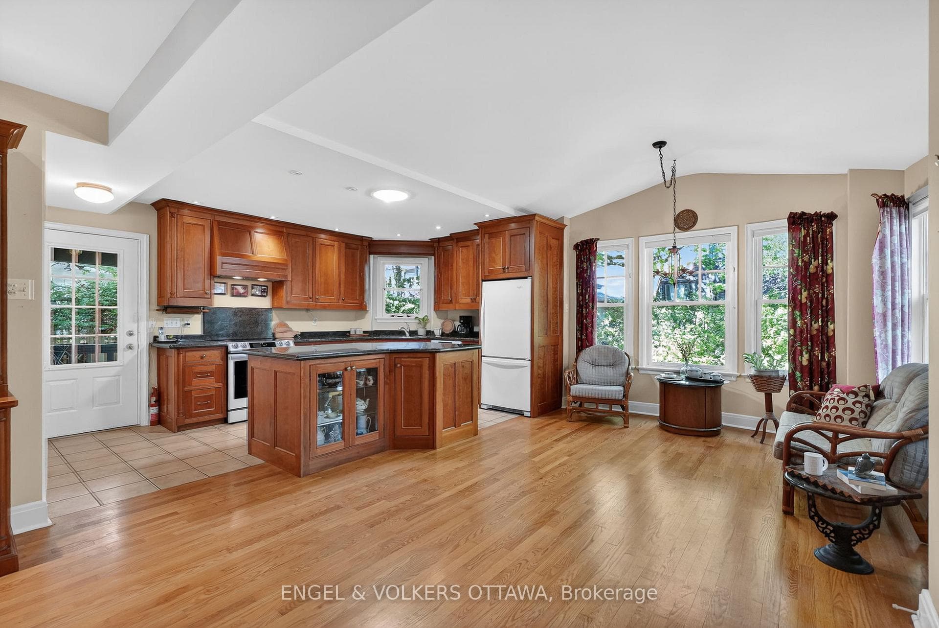 503 Piccadilly Avenue photo 10