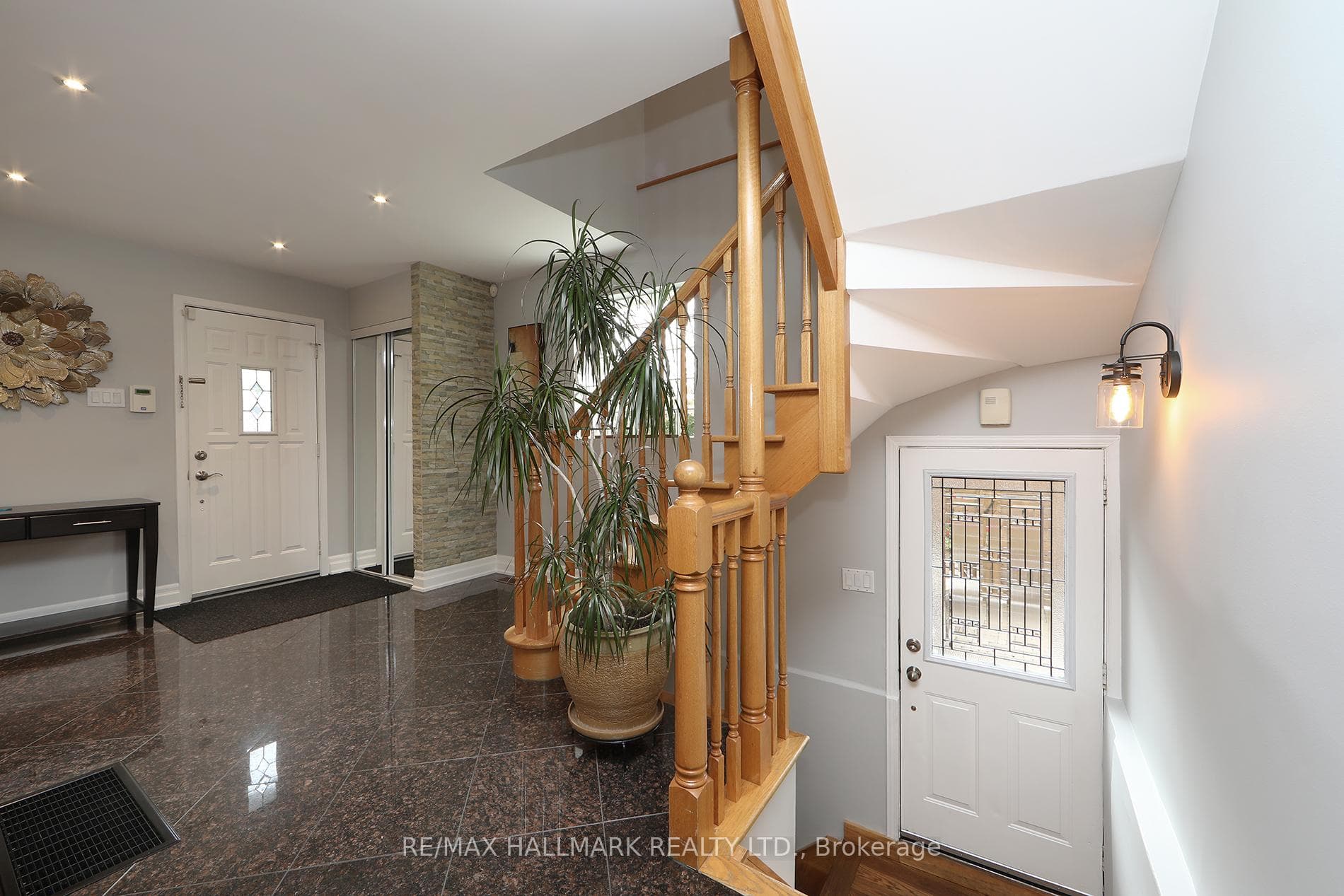 82 Lankin Boulevard photo 17