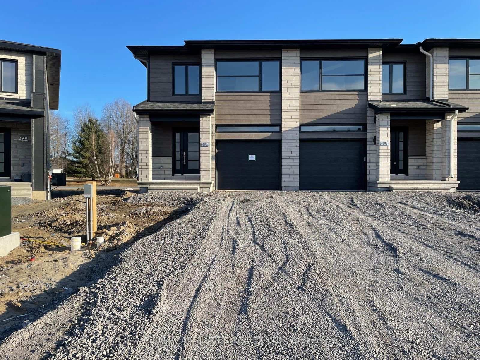 303 Hazel Crescent photo 1