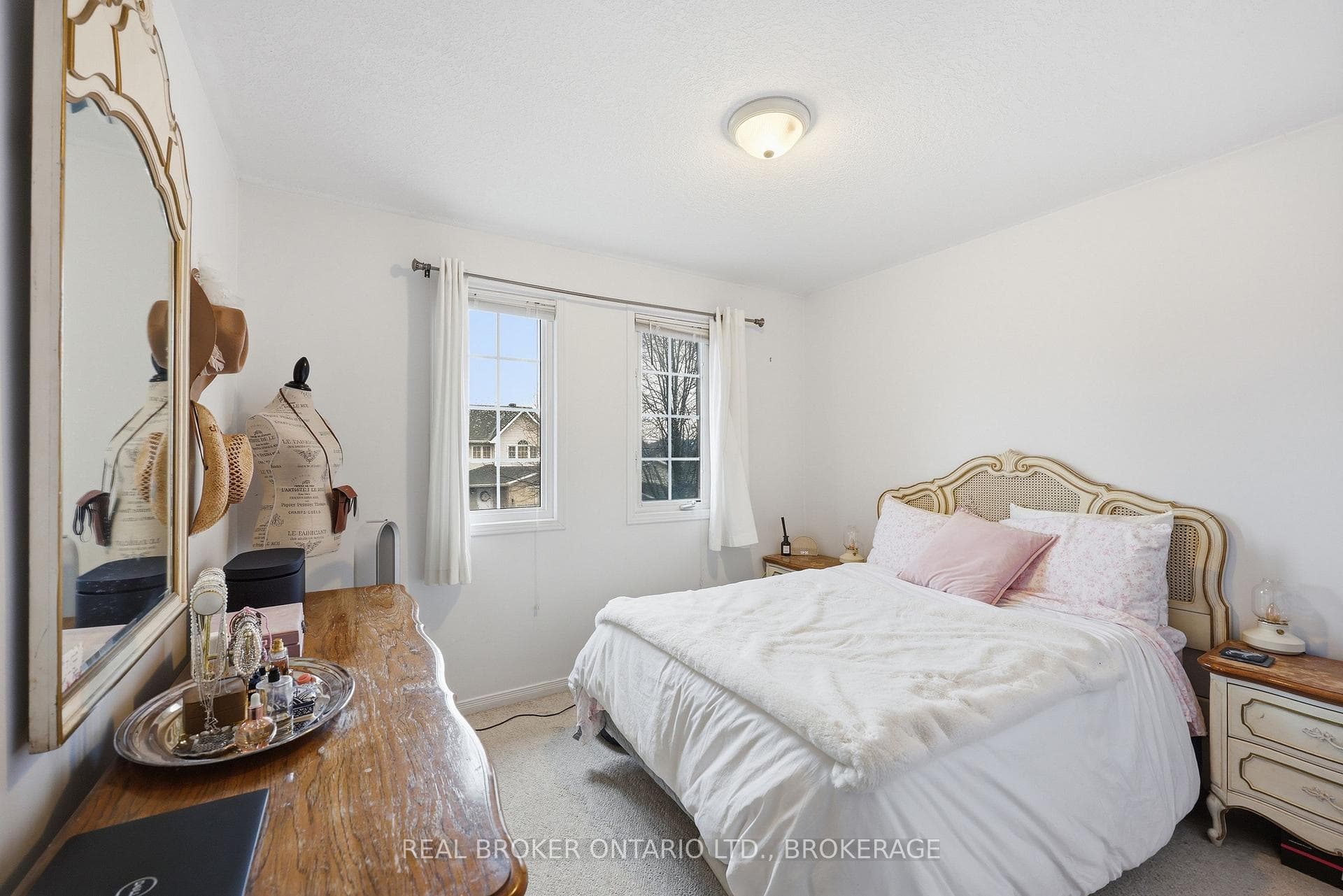 942 Bluffwood Avenue photo 23