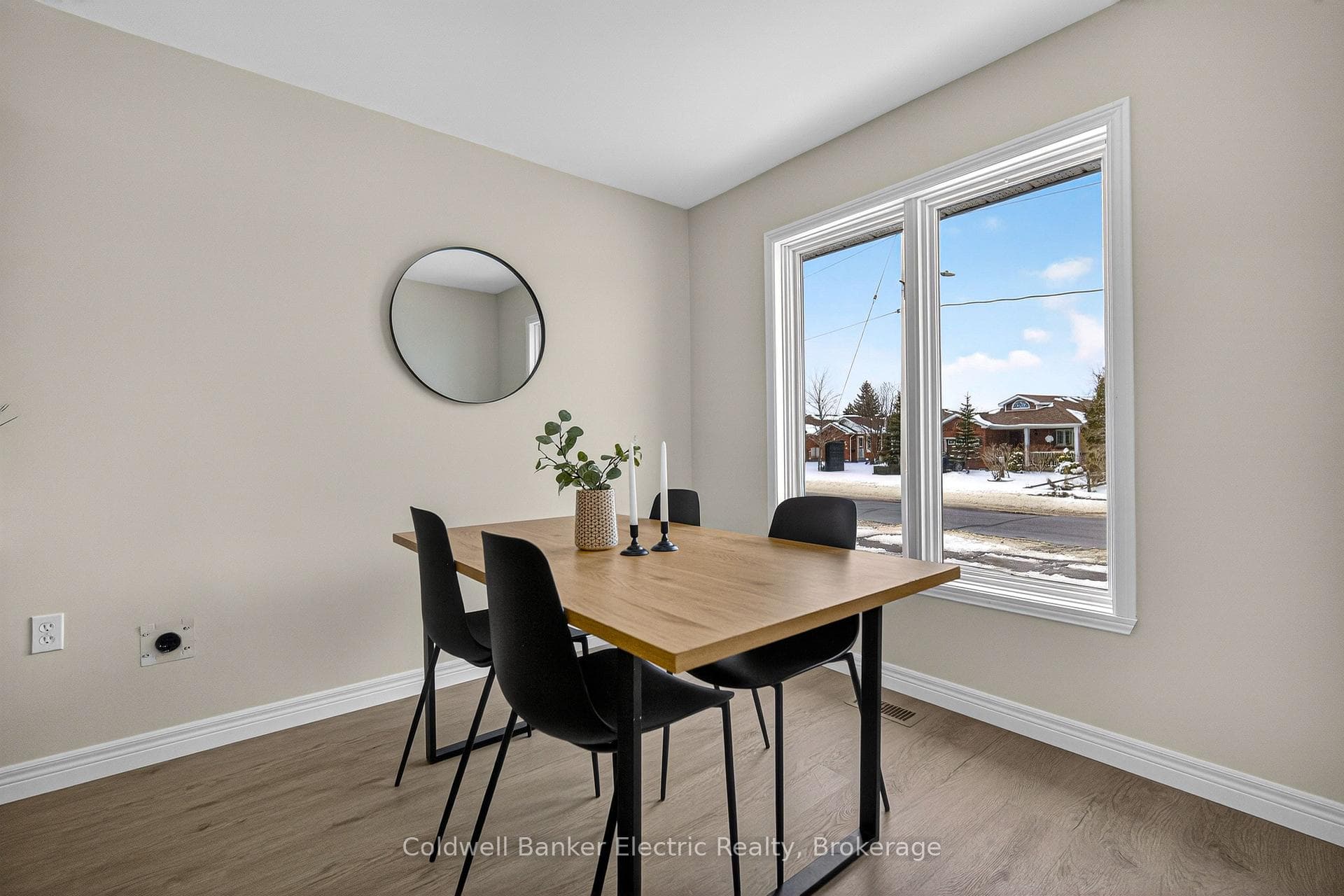 329 Mary Street photo 8
