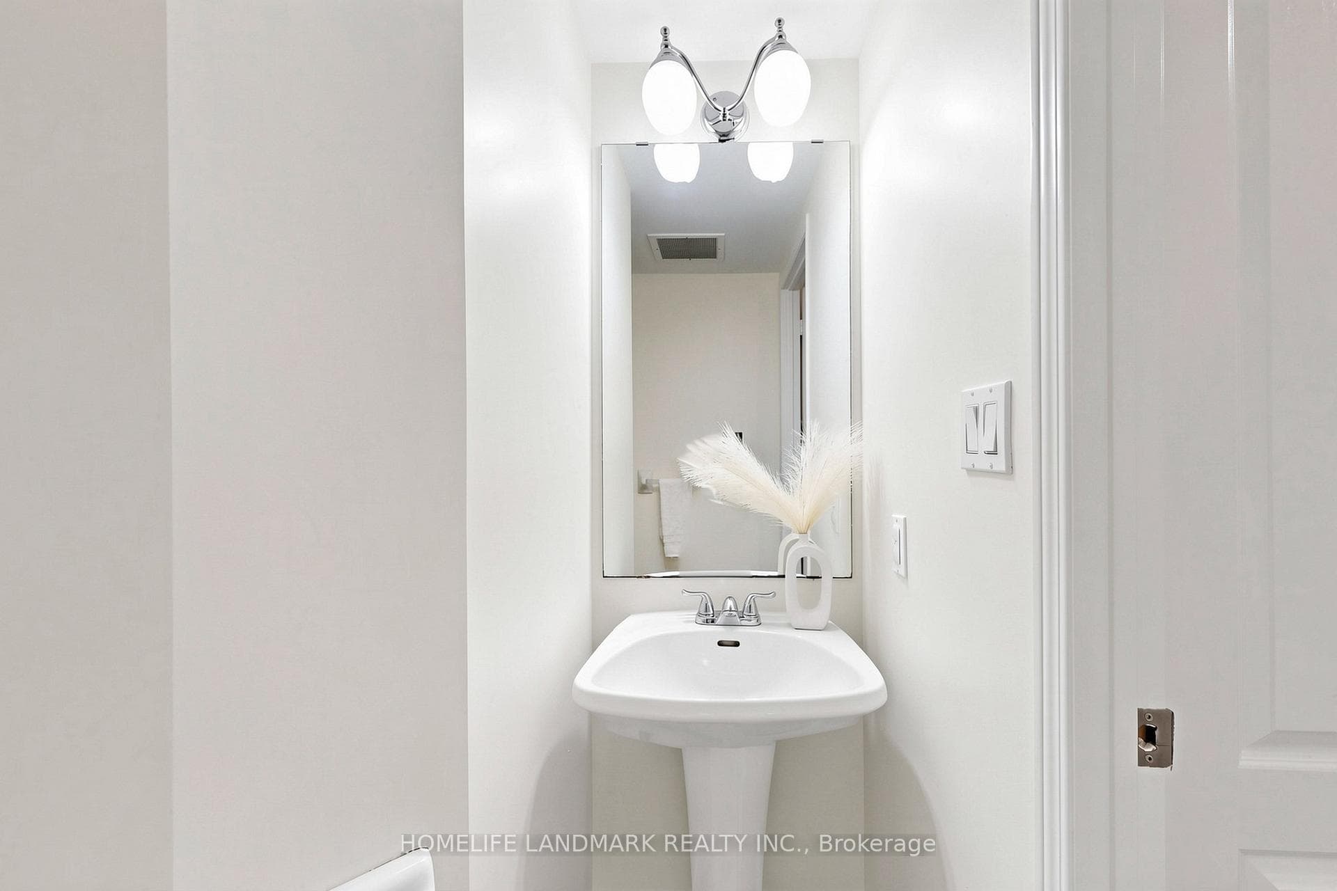 108 Finch Avenue Unit B29 photo 14