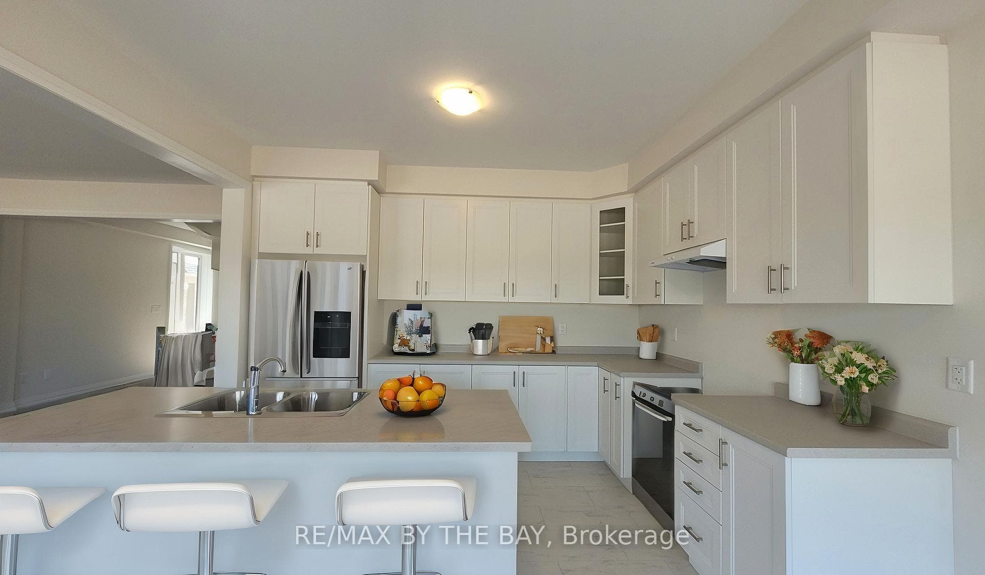 172 Union Boulevard photo 2