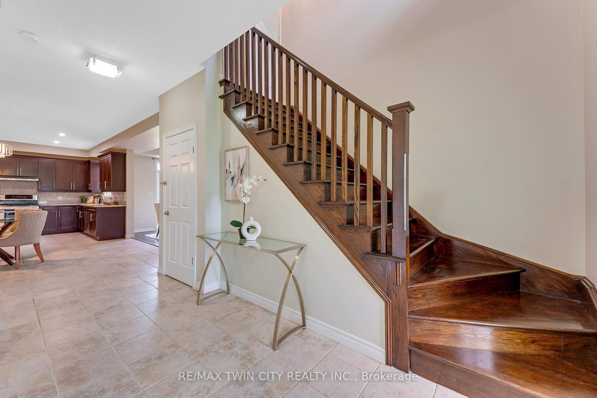 430 Kelso Drive photo 5