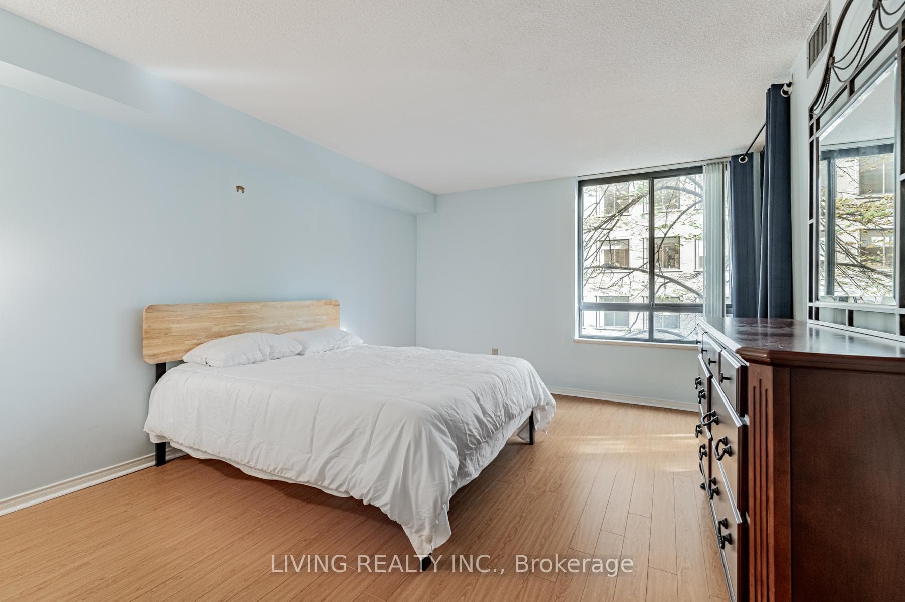 280 Simcoe Street Unit 308 photo 14