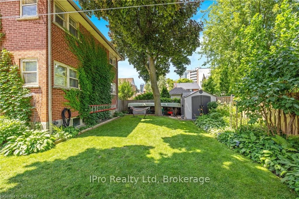 34 ELIZABETH Street photo 36