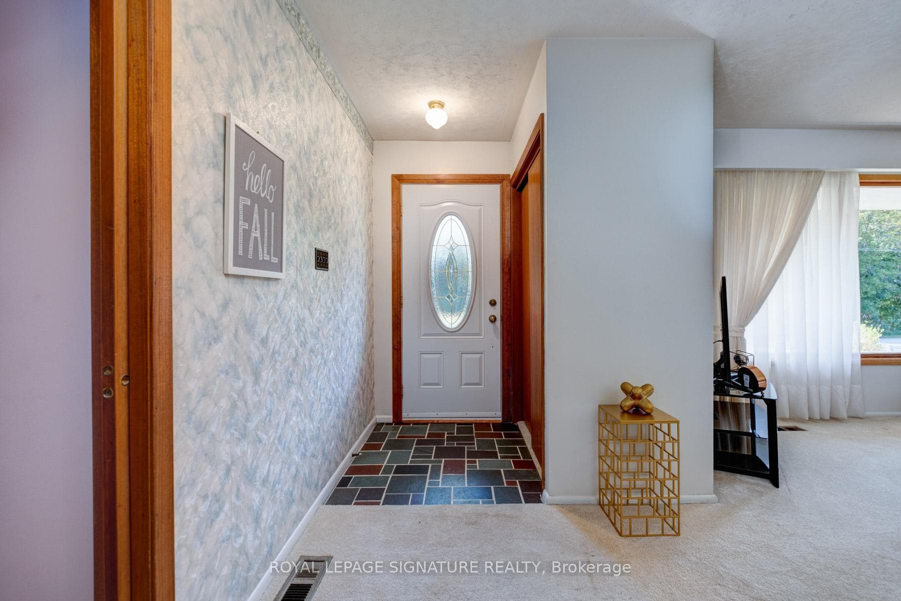 111 Meadow Crescent photo 3
