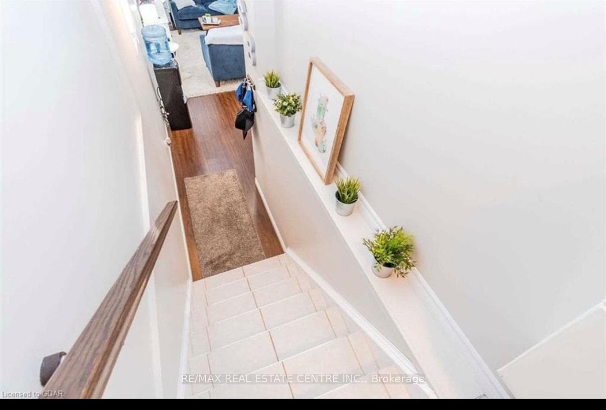 196 Woodbine (Lower) Avenue photo 4
