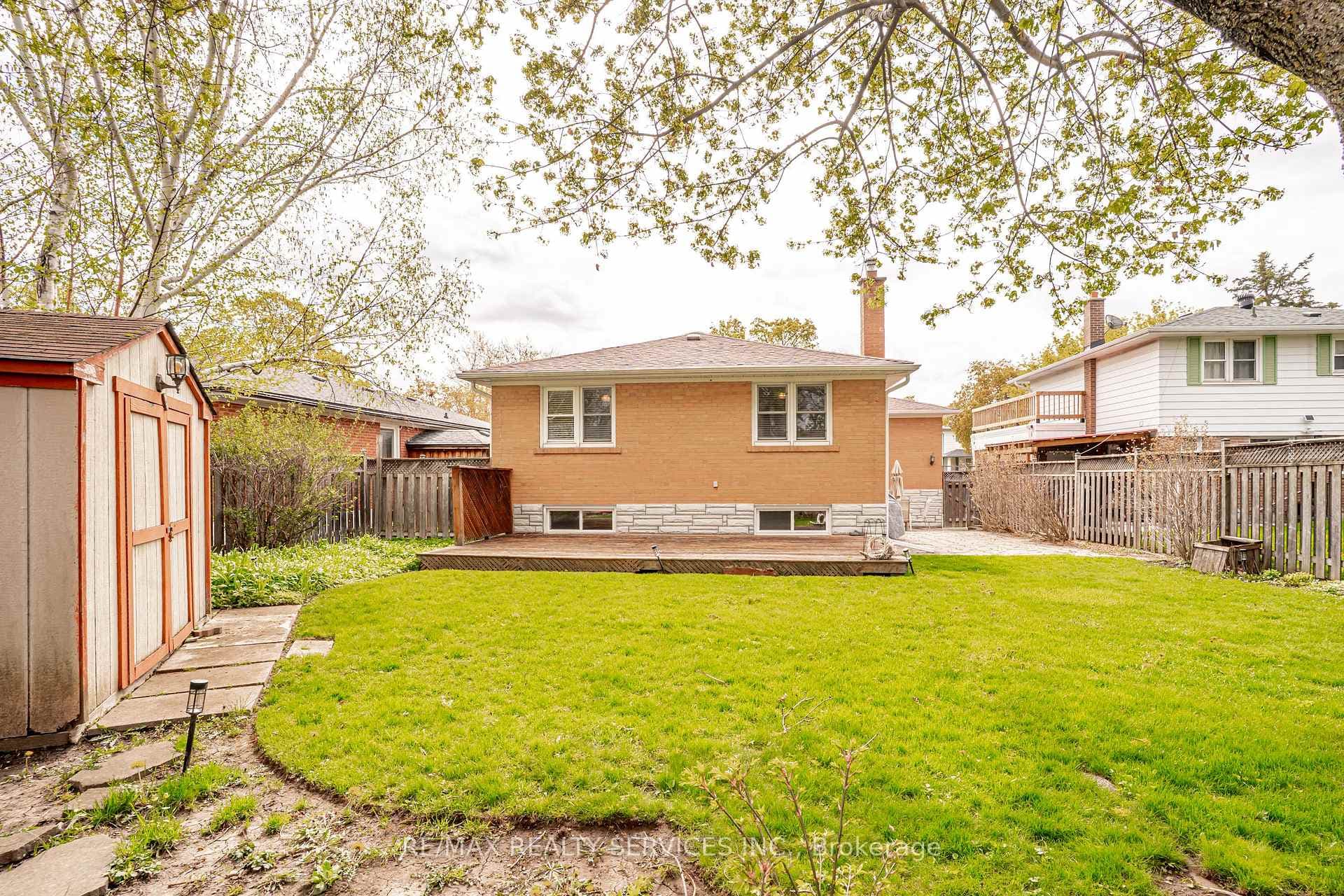 87 Ambleside Drive photo 36
