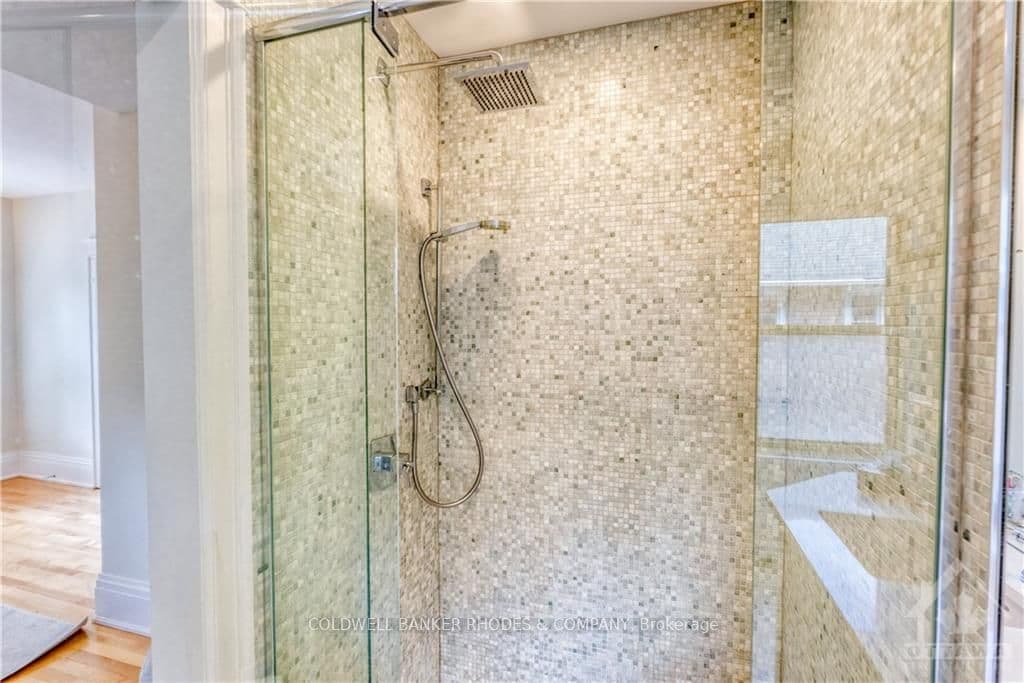 142 KEEFER Street photo 19