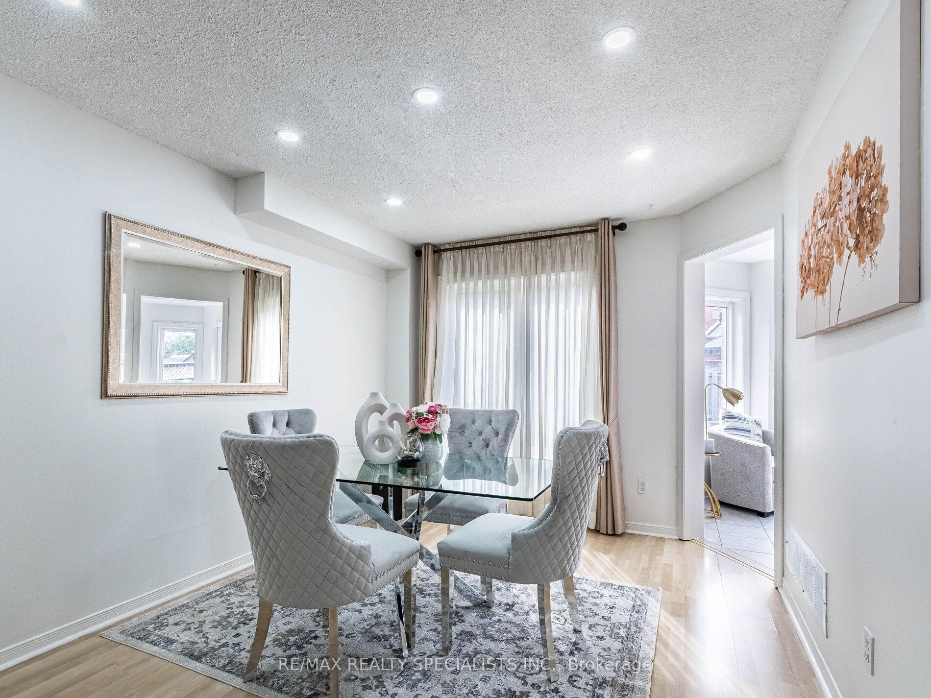 17 Sunley Crescent photo 9