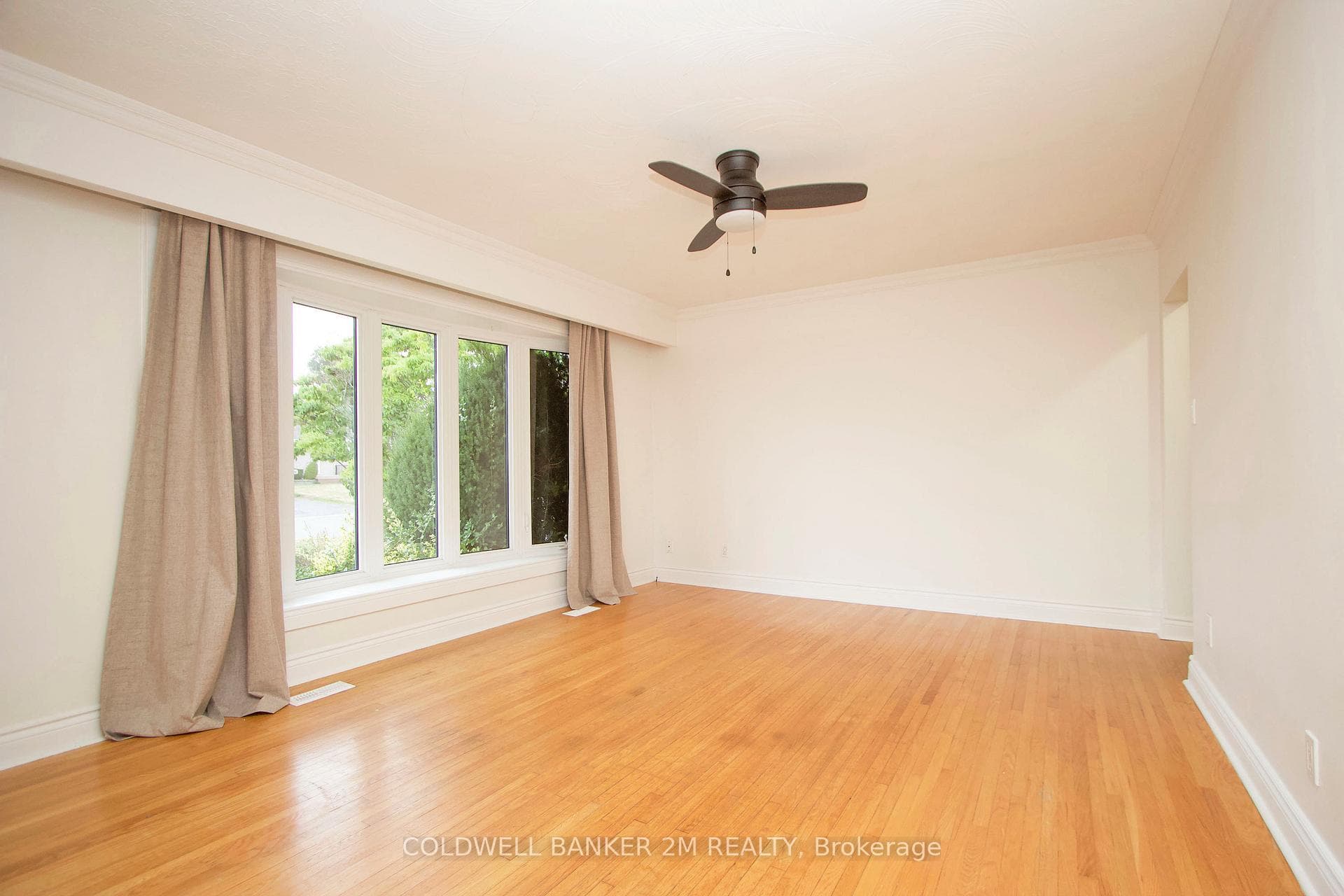 409 Fairlawn Street photo 10