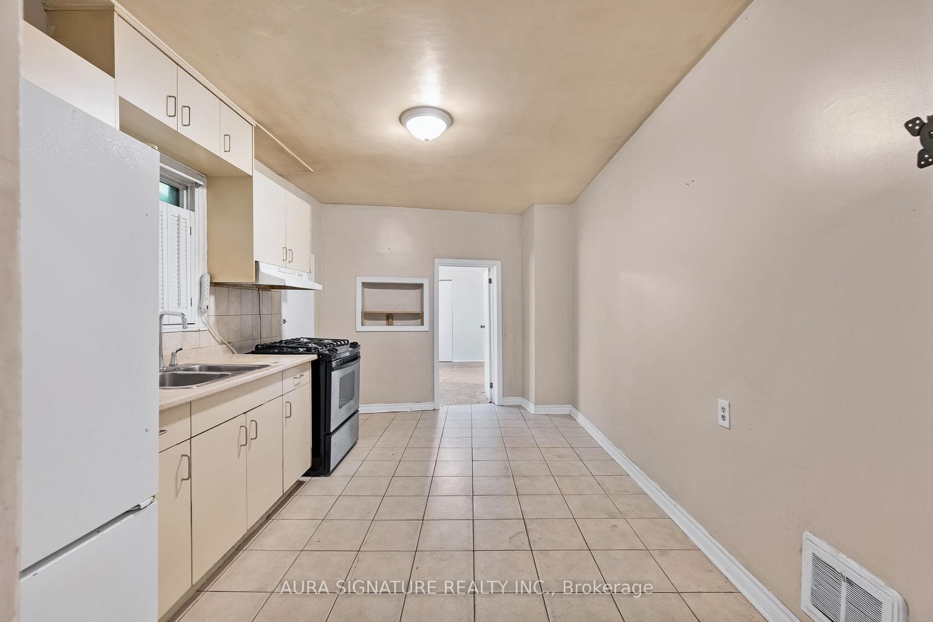 246 Niagara Street photo 12
