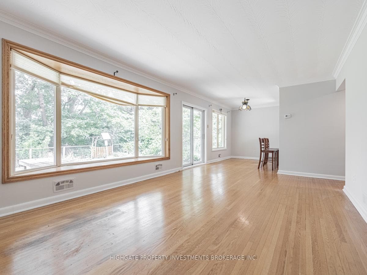 82 Ravenscrest Drive photo 3