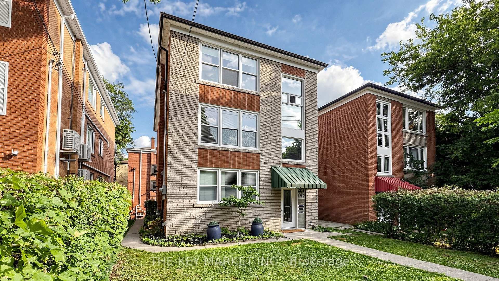 209 St Clements Avenue photo 3