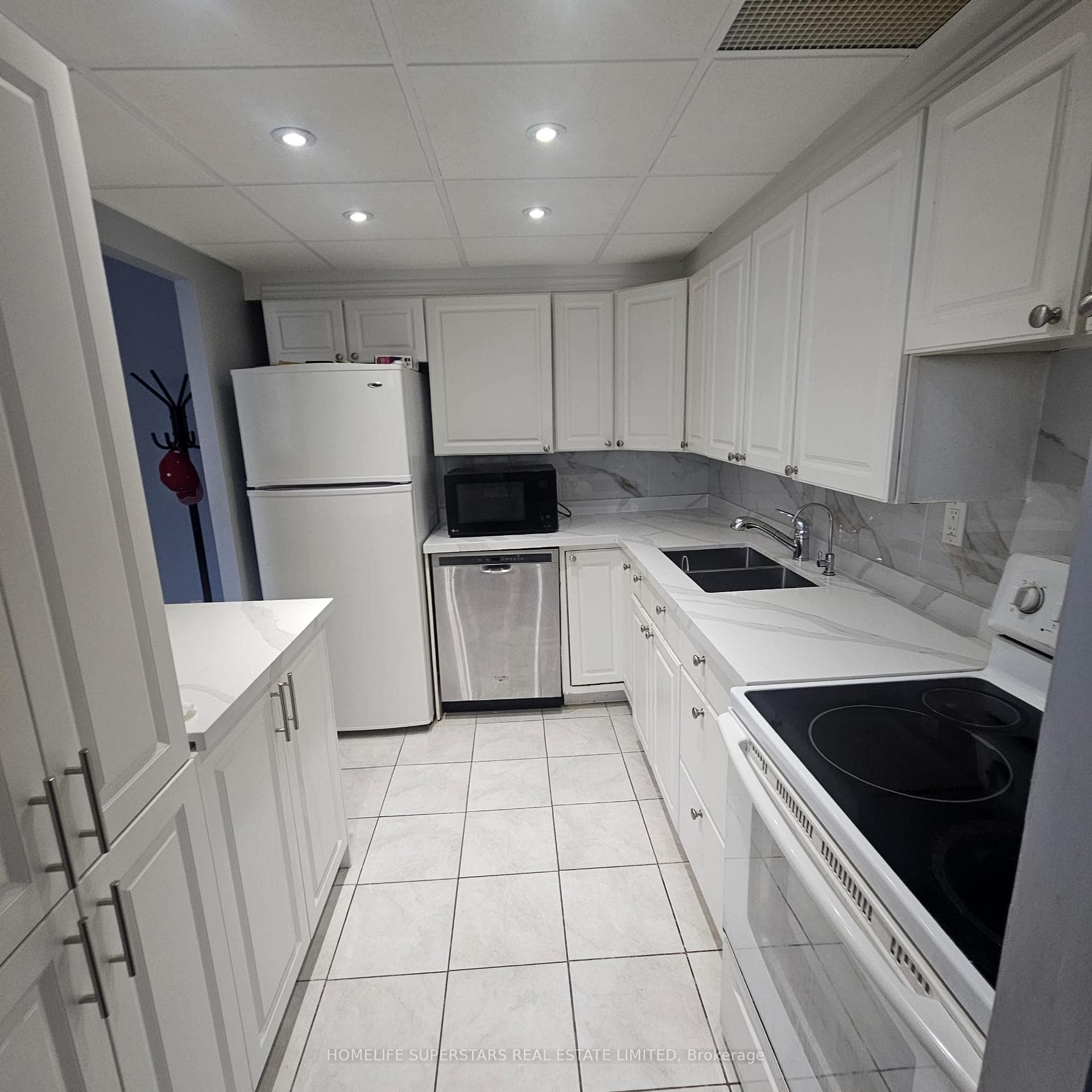 3590 Kaneff Crescent Unit 506 photo 11