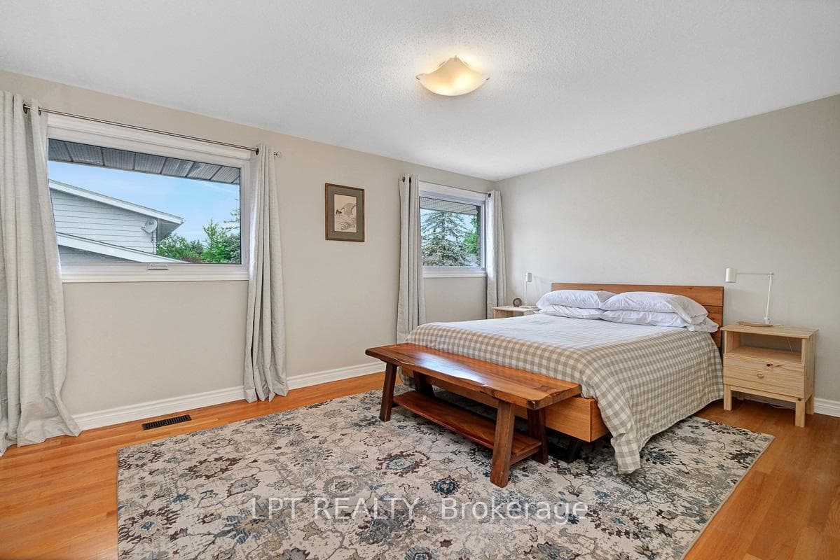 1772 Dunkirk Crescent photo 24