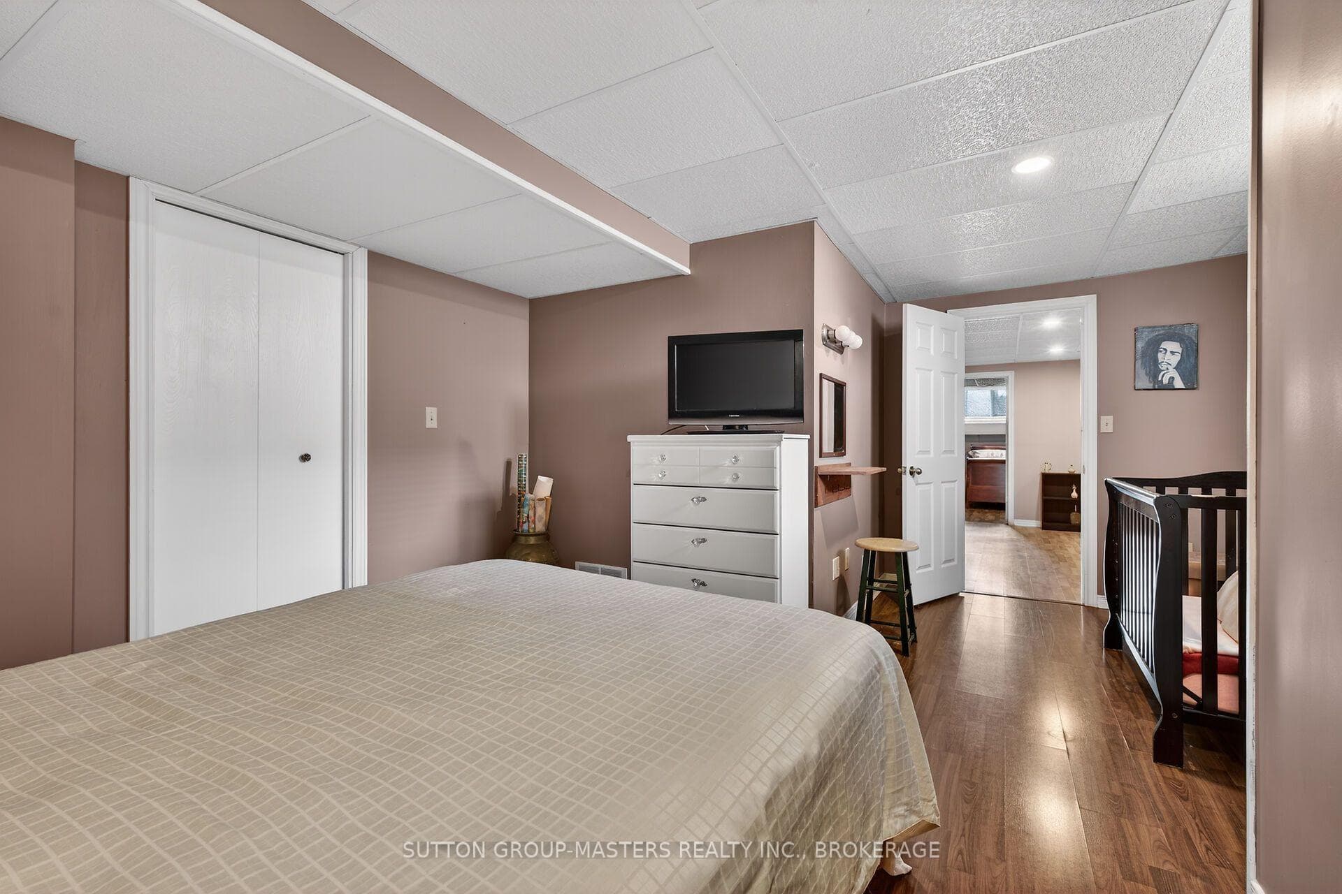 1080 Palmerston Crescent photo 31
