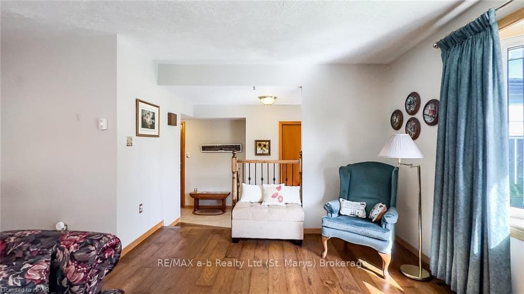 3 SPARLING Crescent photo 14