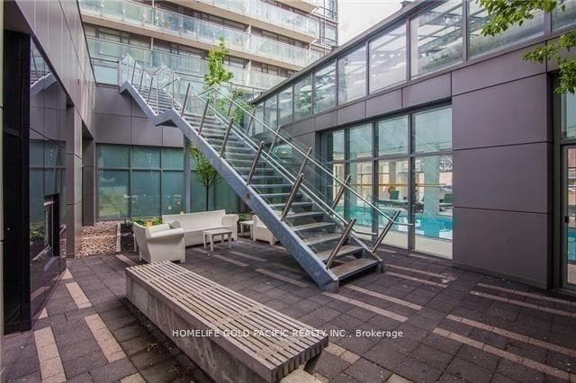 37 Grosvenor Street Unit 2110 photo 8