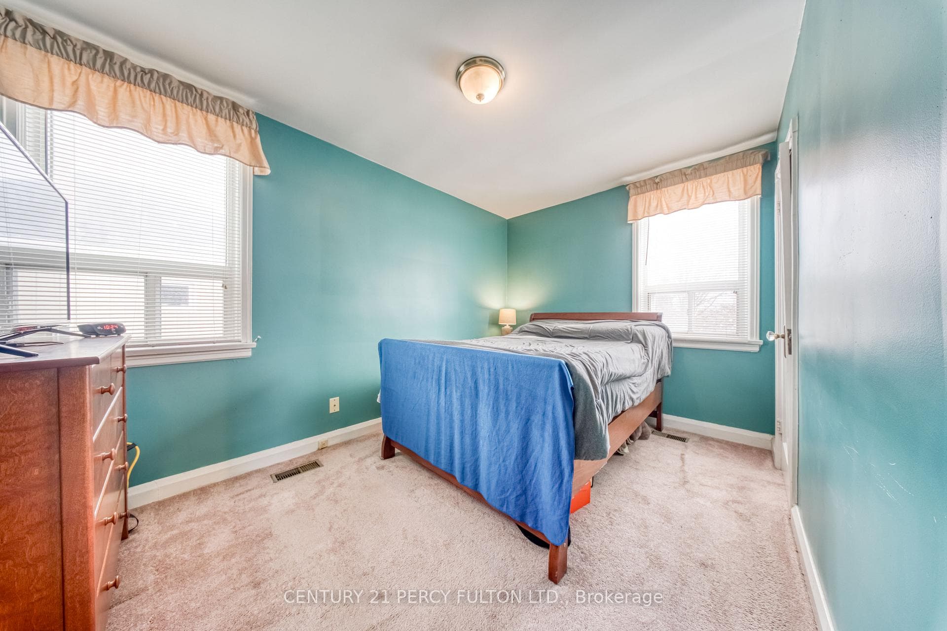 707 Athol Street photo 15