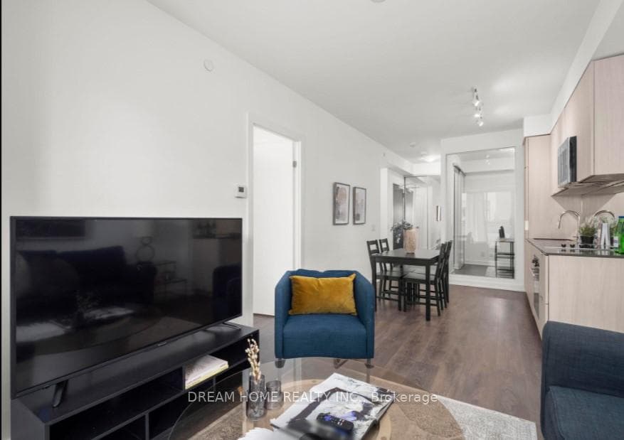 609 Avenue Road Unit 306 photo 11