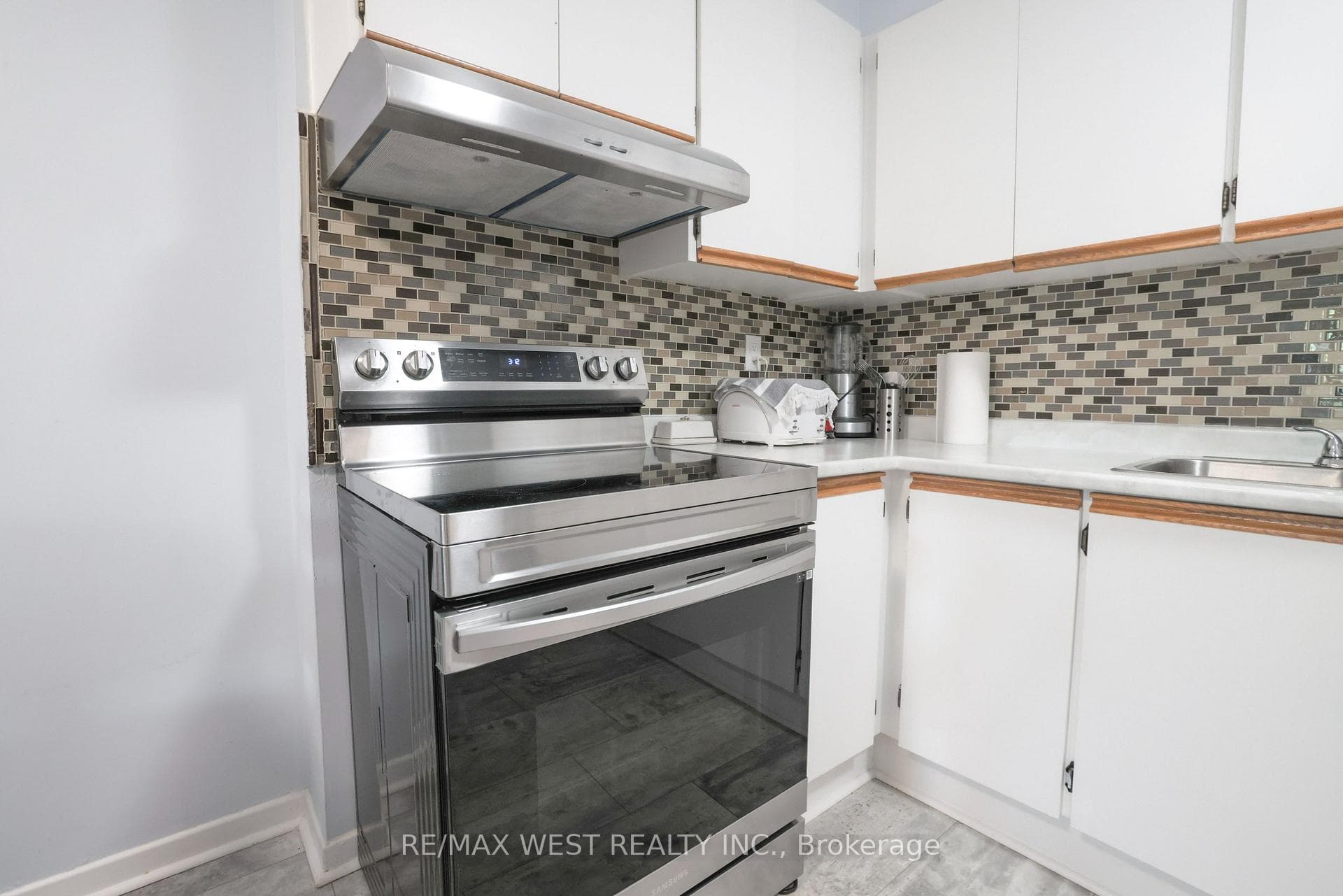 75 Emmett Avenue Unit 212 photo 16