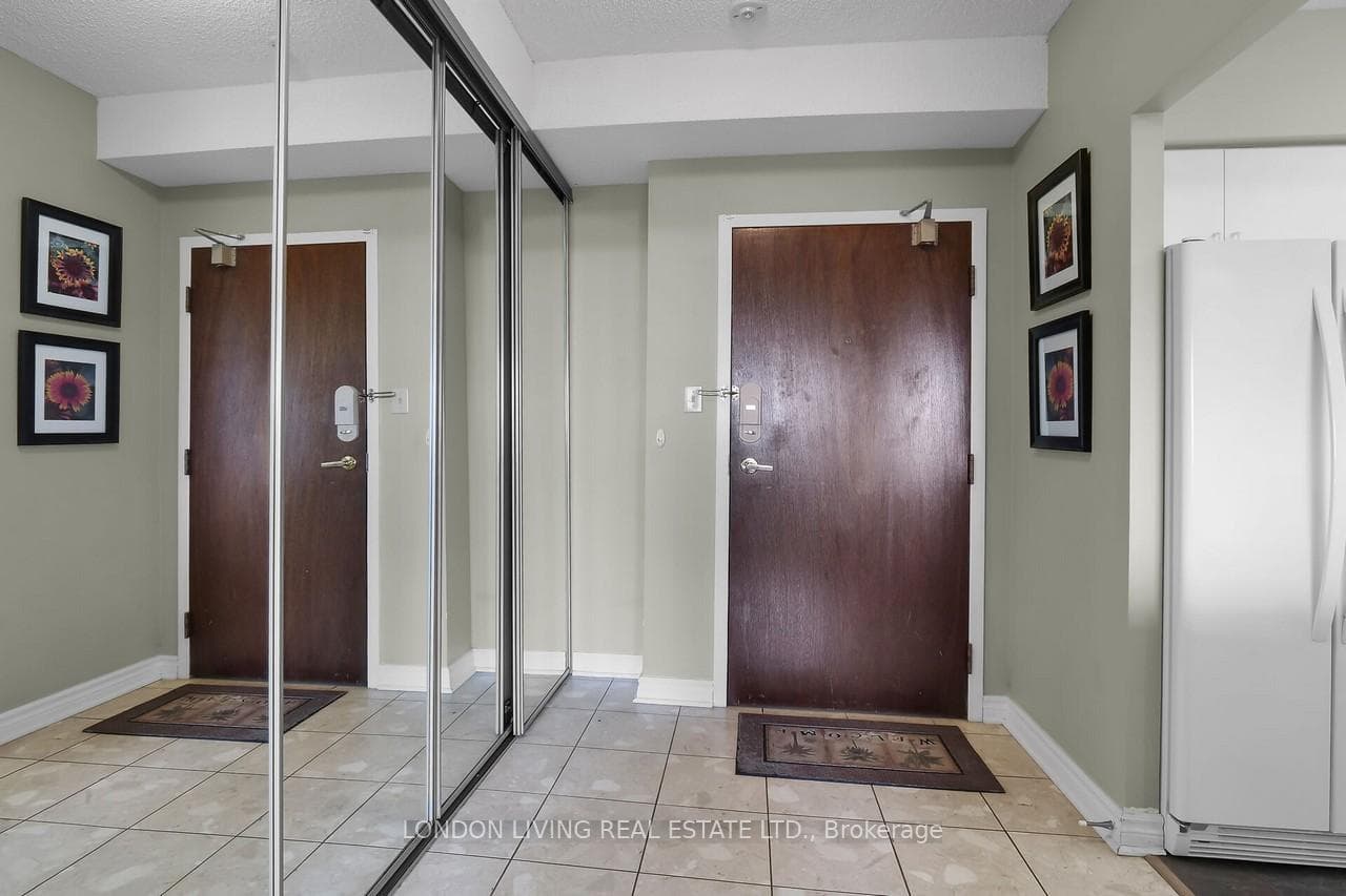 744 Wonderland Road Unit 805 photo 5